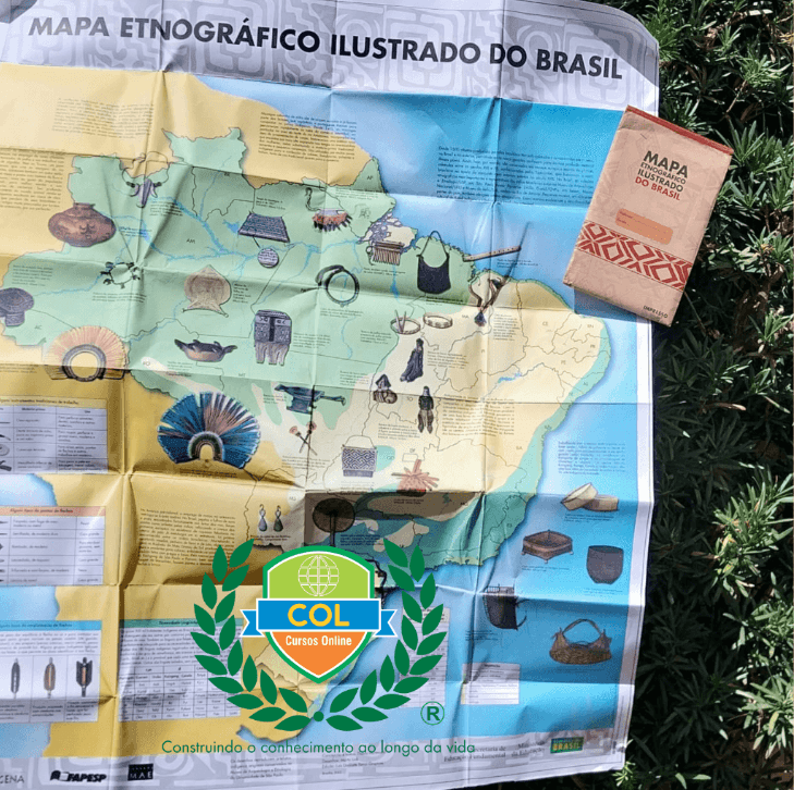 Mapa Etnográfico Ilustrado do Brasil com ilustrações de artefatos e culturas indígenas, fotografado ao ar livre com luz natural